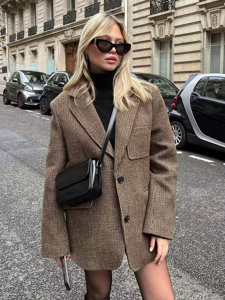 Brun Rute Blazer med Enkel Knaplukning