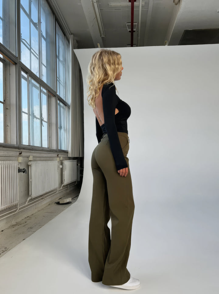 Elegant og flatterende bred buks